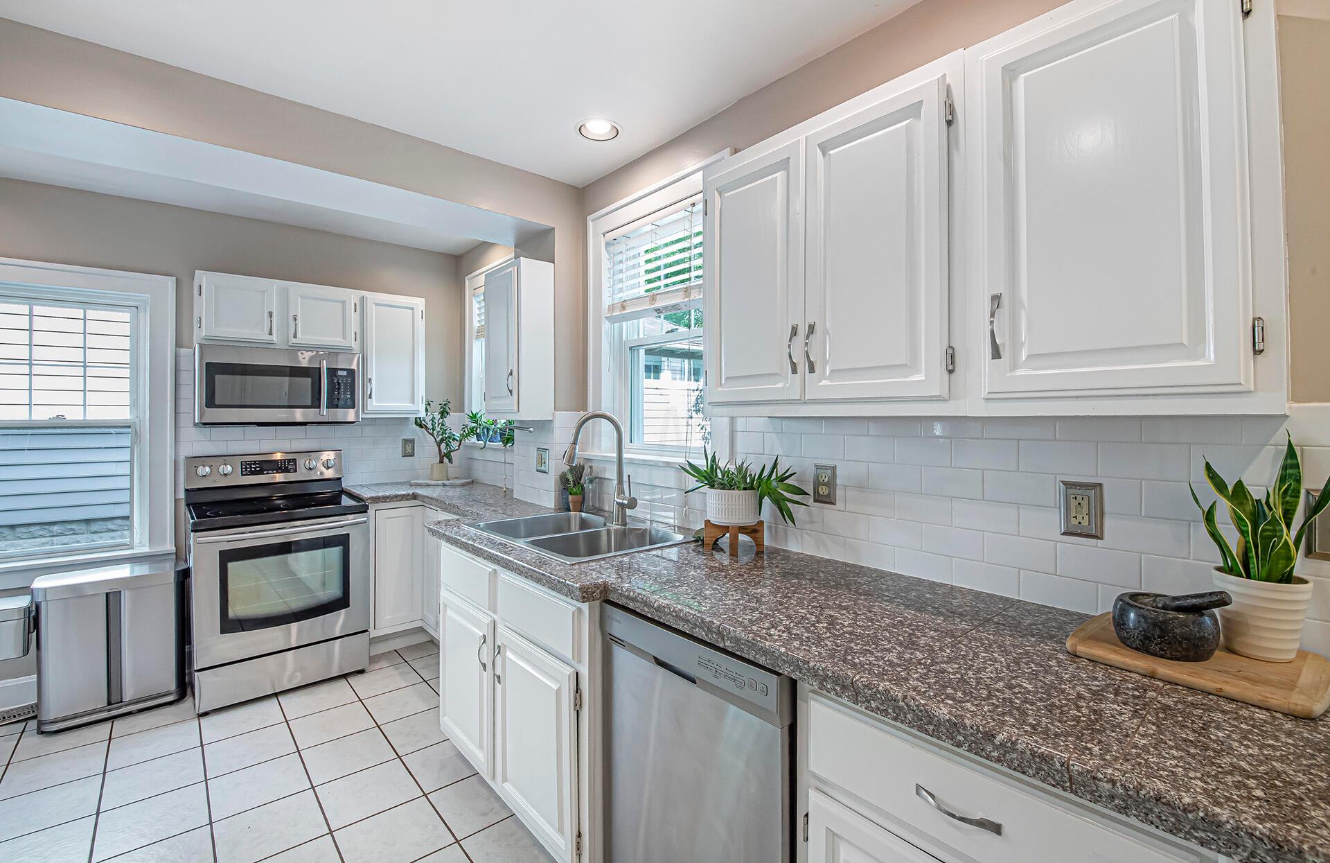 209 Blenheim Road Columbus, OH 43214 - Photo 21 of 40 21 Kitchen