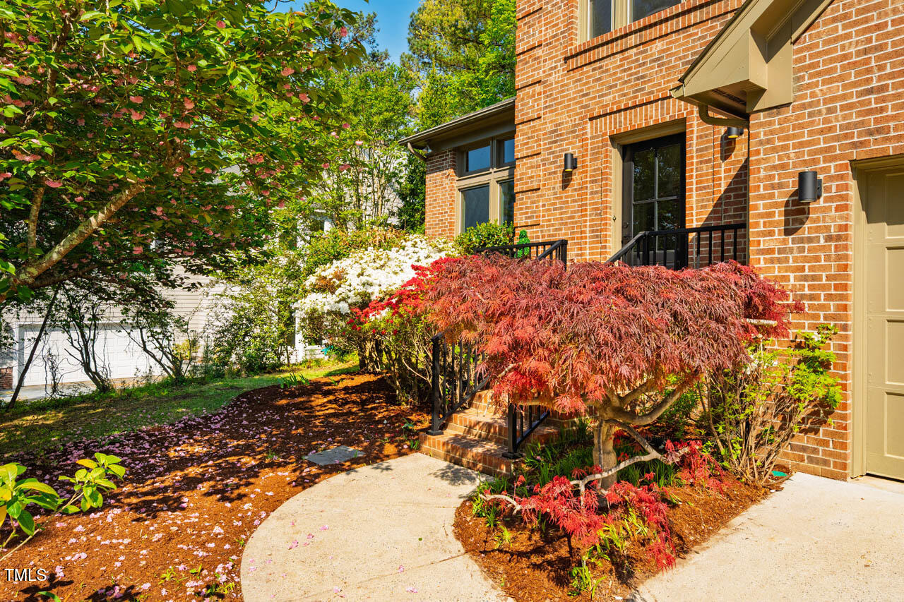 103 Windhover Drive Chapel Hill, NC 27514 - Photo 3 of 61 103WindhoverDr-10