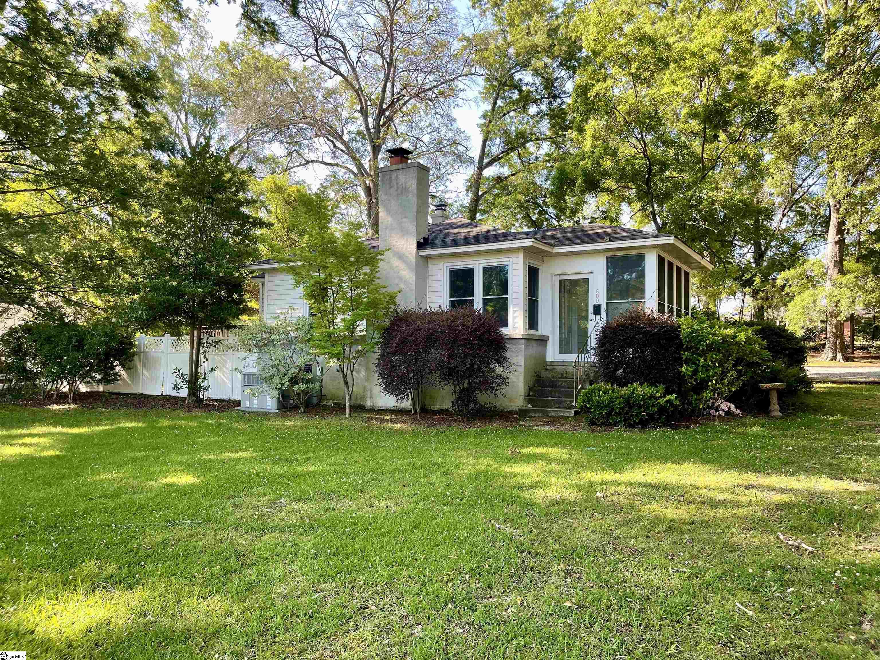 600 Calvert Avenue Clinton, SC 29325 - Photo 2 of 25