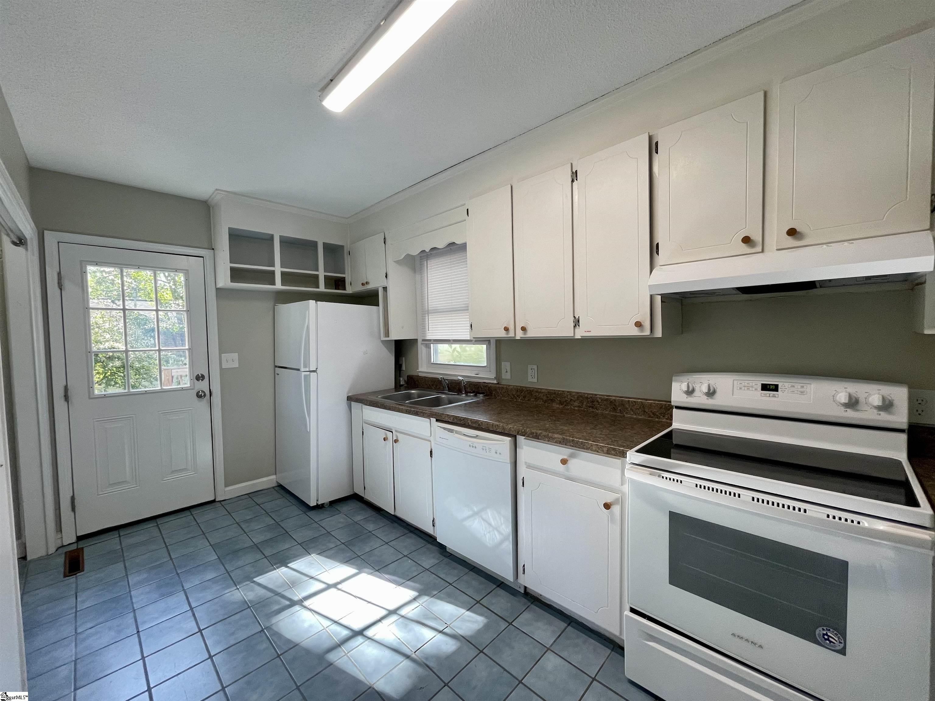 600 Calvert Avenue Clinton, SC 29325 - Photo 7 of 25