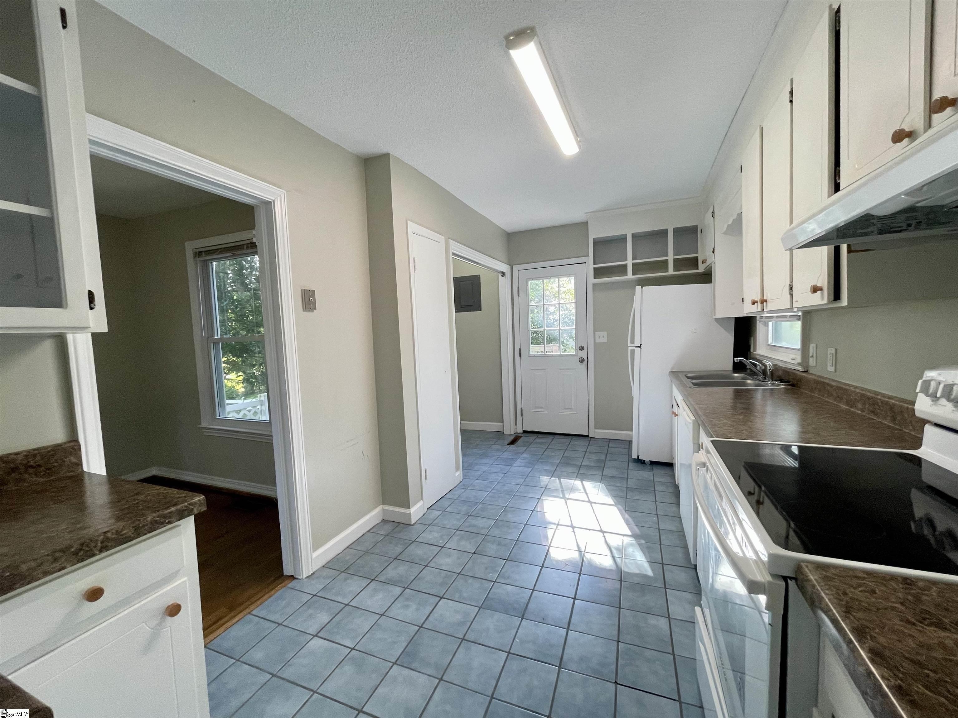 600 Calvert Avenue Clinton, SC 29325 - Photo 8 of 25