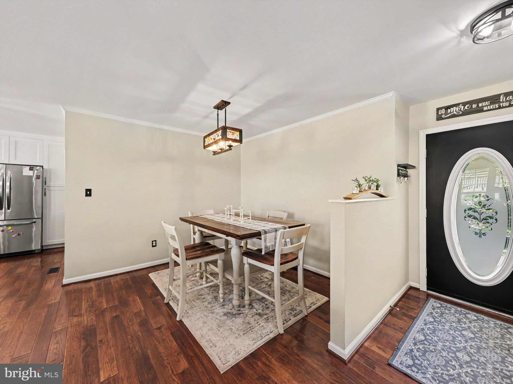 7462 Keith Road Warrenton, VA 20186 - Photo 8 of 37 Dining area