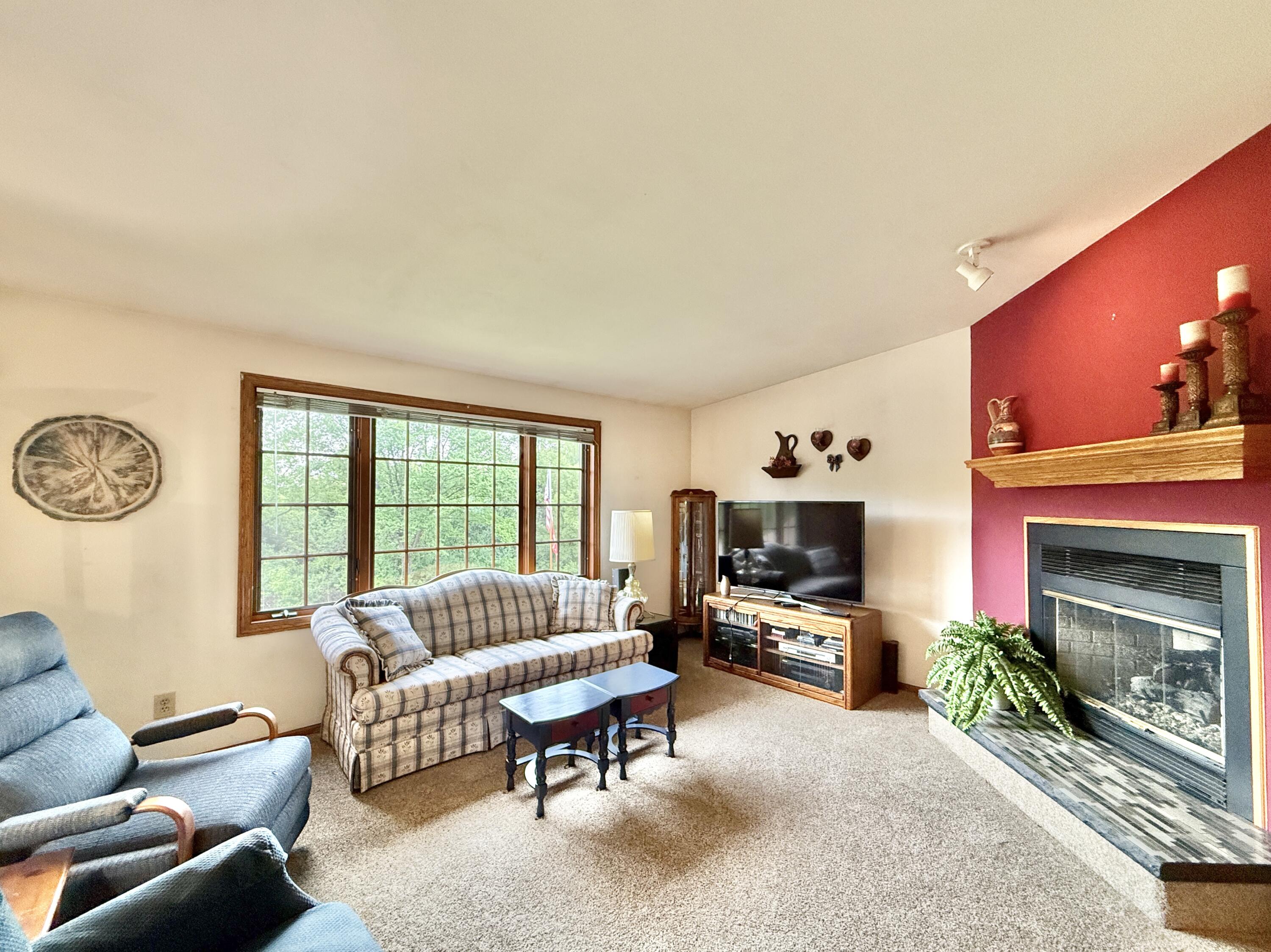 N3357 Ivy Road Geneva, WI 53147 - Photo 3 of 25 IMG_2169