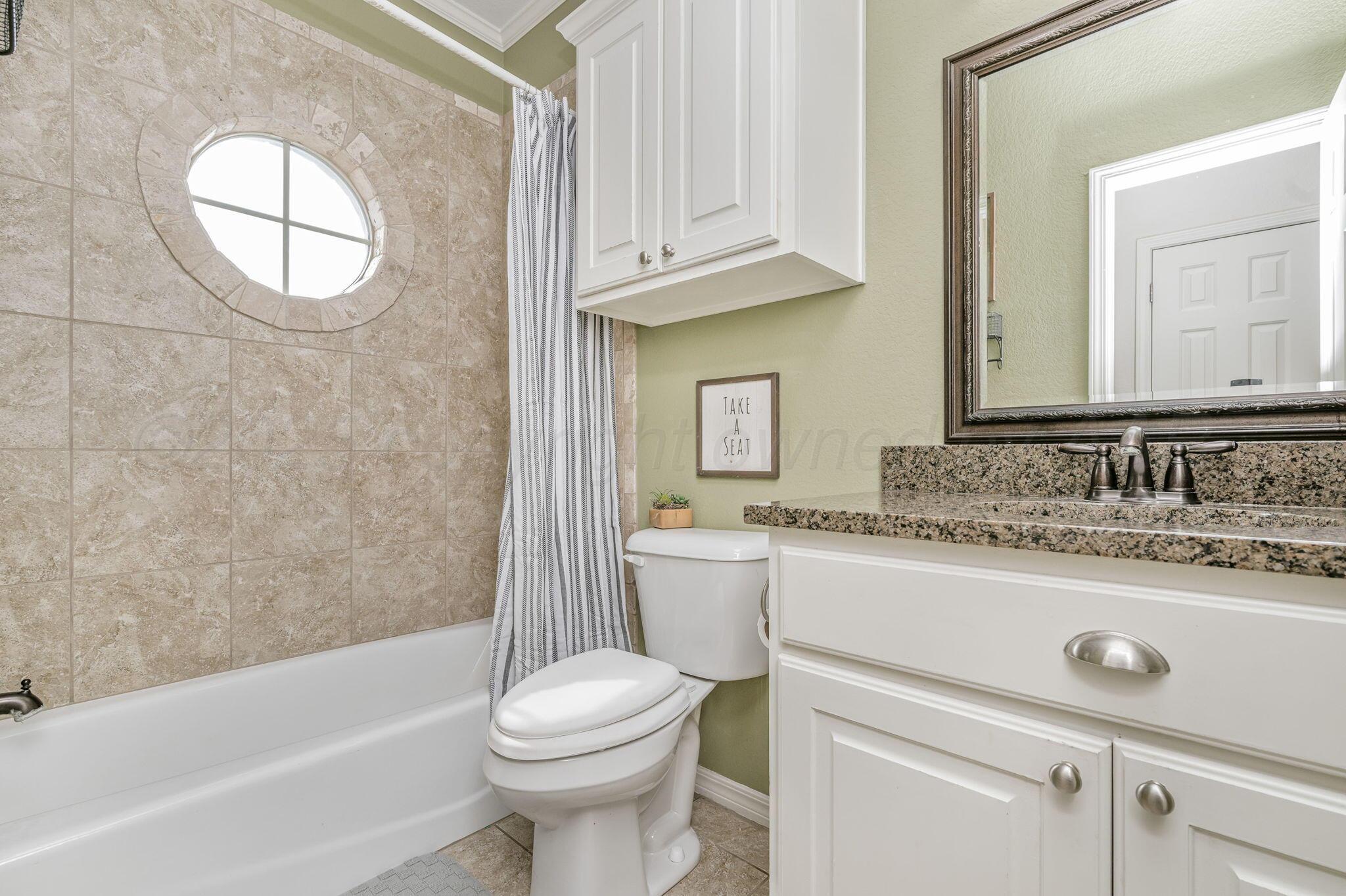 950 West Crane Road Pampa, TX 79065 - Photo 15 of 25 a bathroom with a sink a toilet and bathtub