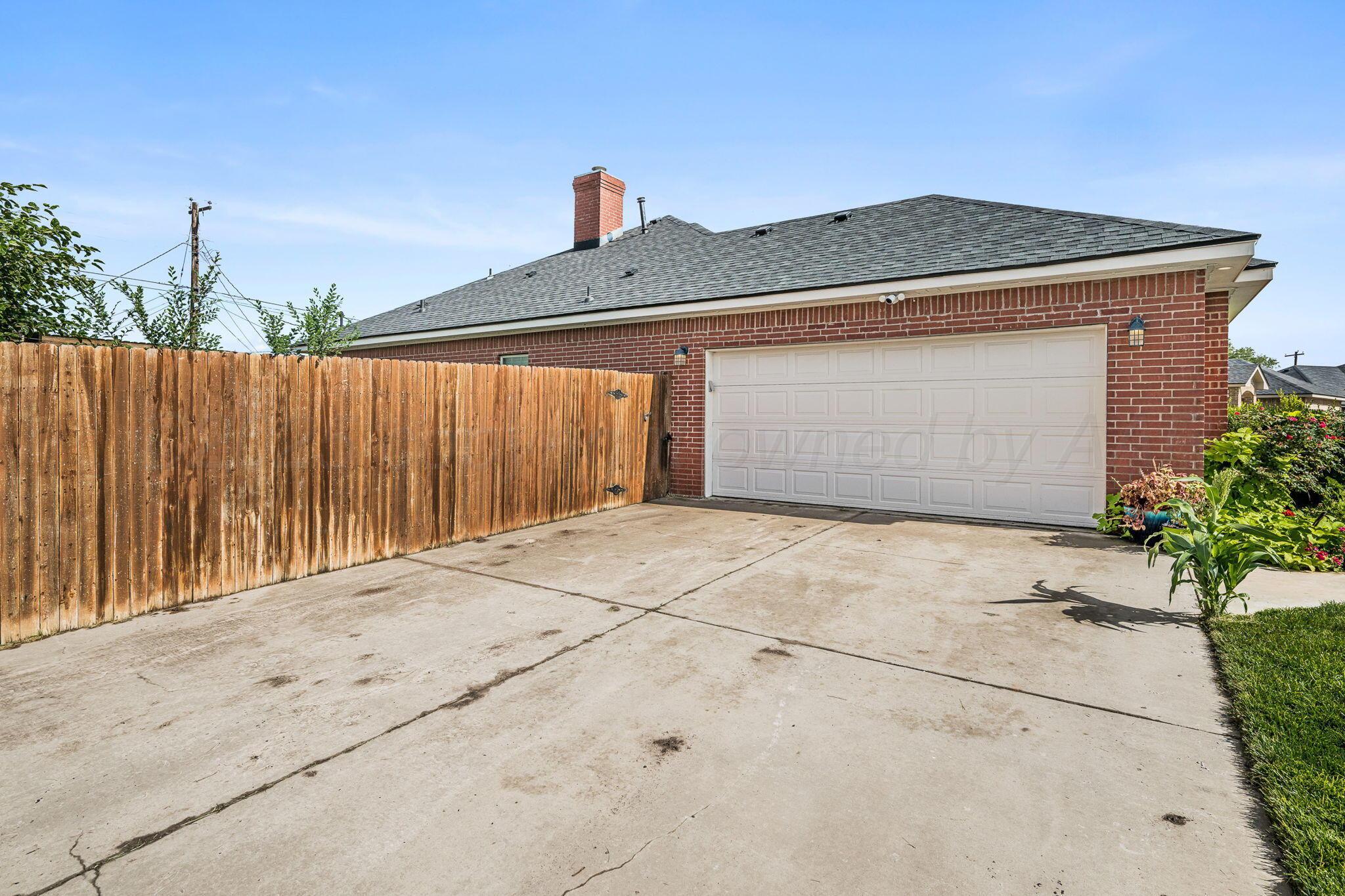950 West Crane Road Pampa, TX 79065 - Photo 21 of 25 a front view of a house with a yard and garage