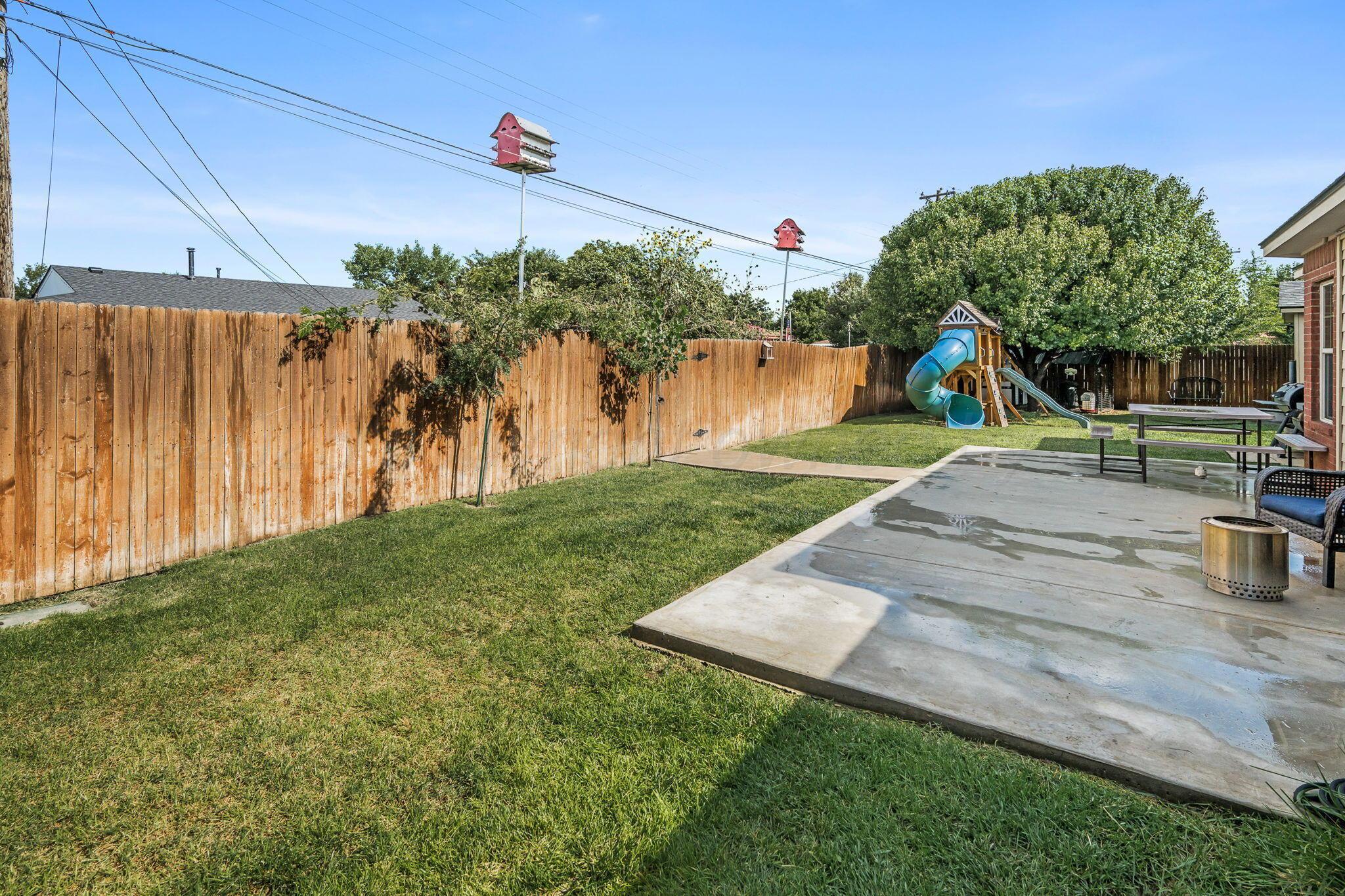 950 West Crane Road Pampa, TX 79065 - Photo 22 of 25 a backyard of a house with lots of green space