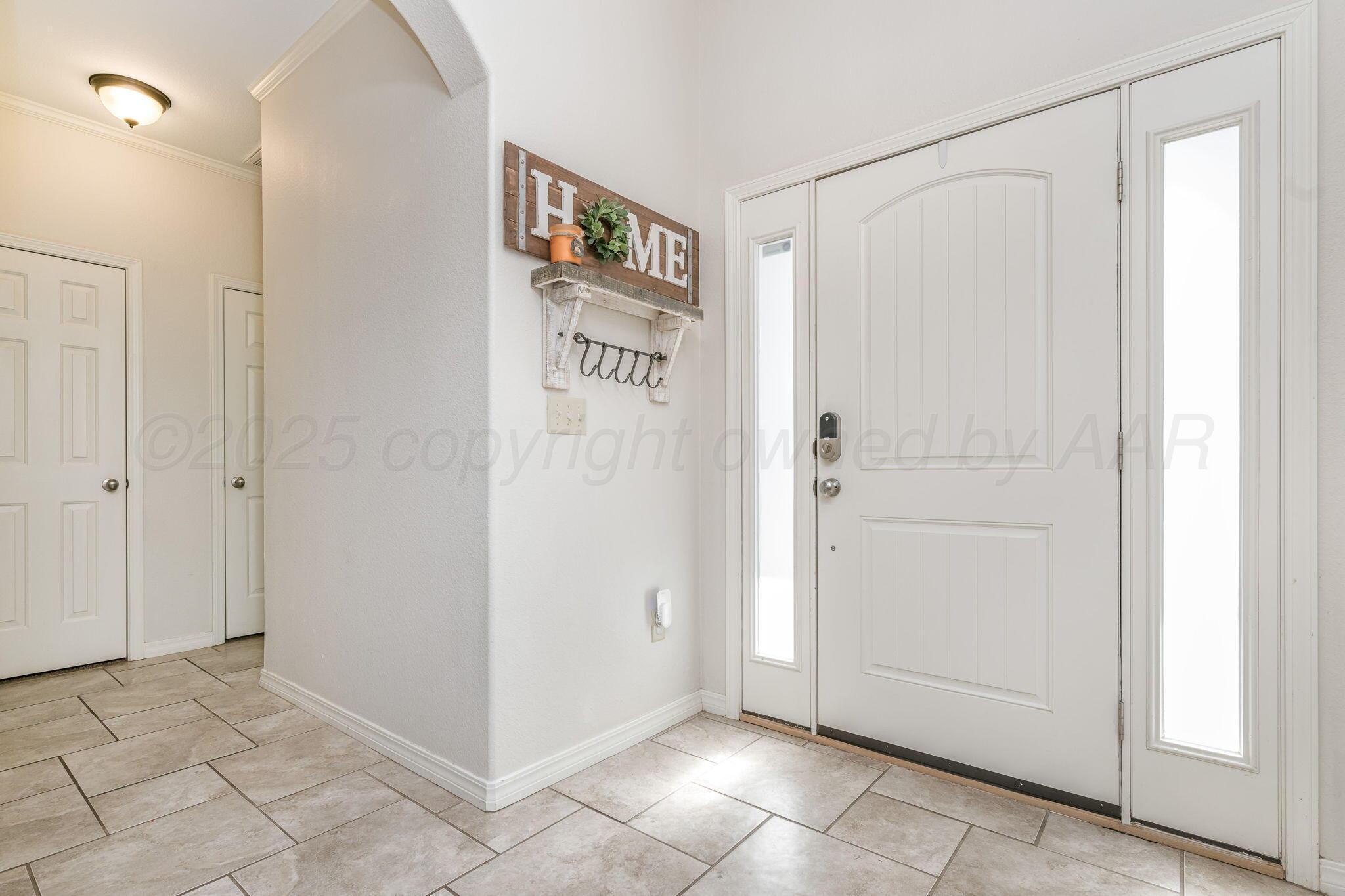 950 West Crane Road Pampa, TX 79065 - Photo 3 of 25 a view of an empty room