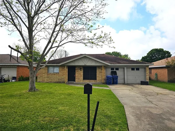 $2,100 | 2421 16th Avenue North, Texas City, TX 77590