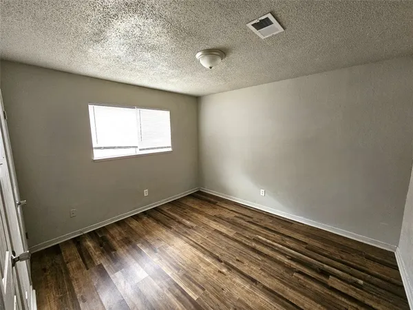 $2,100 | 2421 16th Avenue North, Texas City, TX 77590