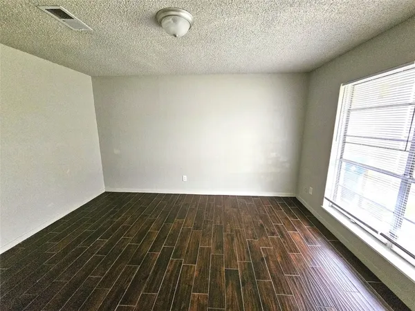 $2,100 | 2421 16th Avenue North, Texas City, TX 77590