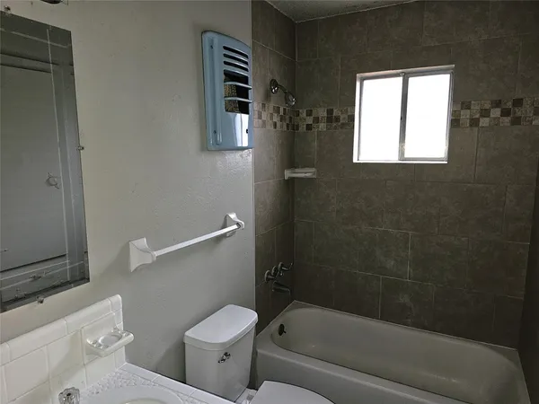 $2,100 | 2421 16th Avenue North, Texas City, TX 77590