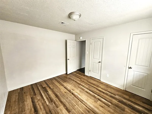 $2,100 | 2421 16th Avenue North, Texas City, TX 77590