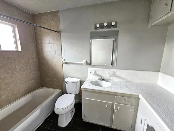 $2,100 | 2421 16th Avenue North, Texas City, TX 77590