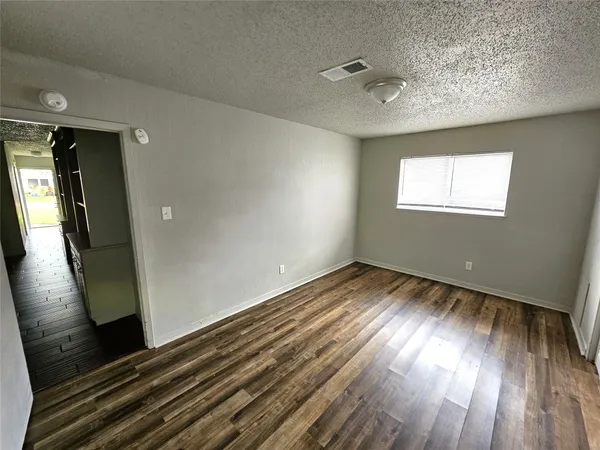 $2,100 | 2421 16th Avenue North, Texas City, TX 77590