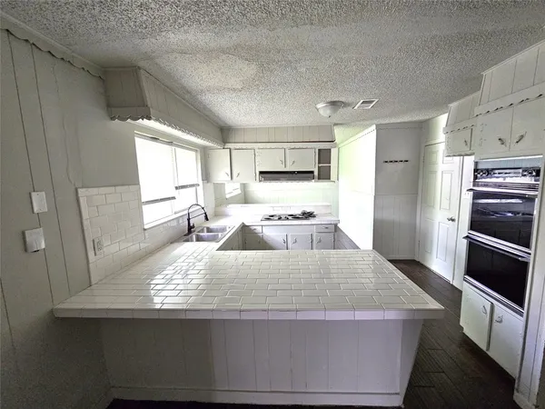 $2,100 | 2421 16th Avenue North, Texas City, TX 77590