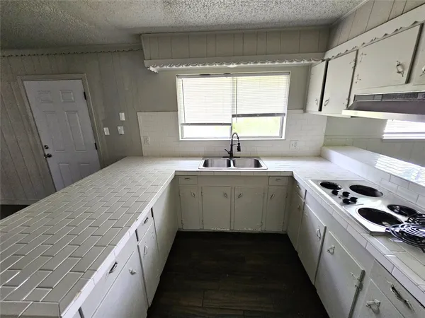 $2,100 | 2421 16th Avenue North, Texas City, TX 77590