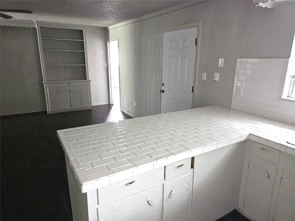 $2,100 | 2421 16th Avenue North, Texas City, TX 77590