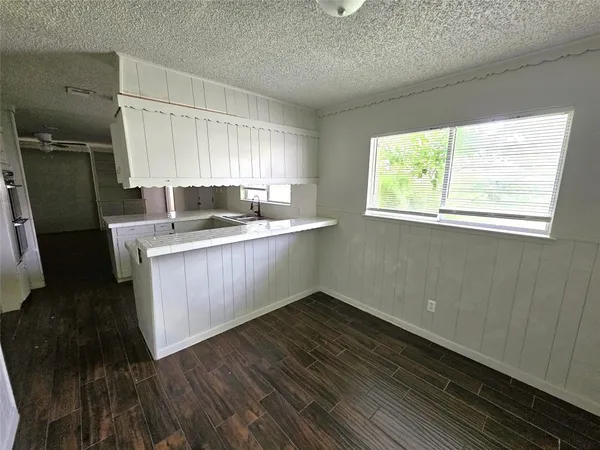 $2,100 | 2421 16th Avenue North, Texas City, TX 77590