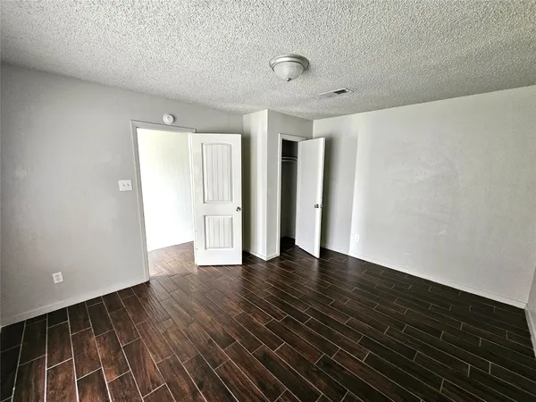 $2,100 | 2421 16th Avenue North, Texas City, TX 77590