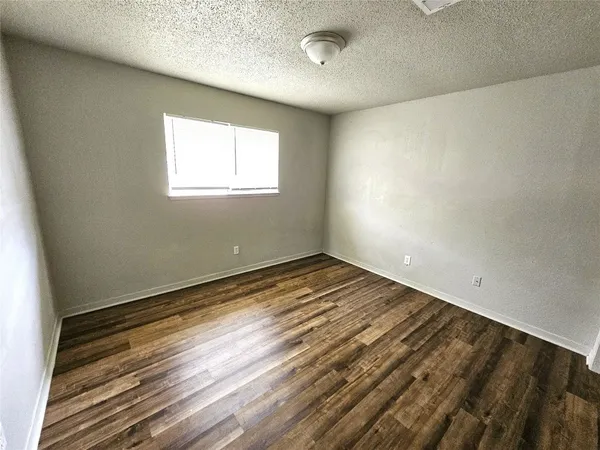 $2,100 | 2421 16th Avenue North, Texas City, TX 77590