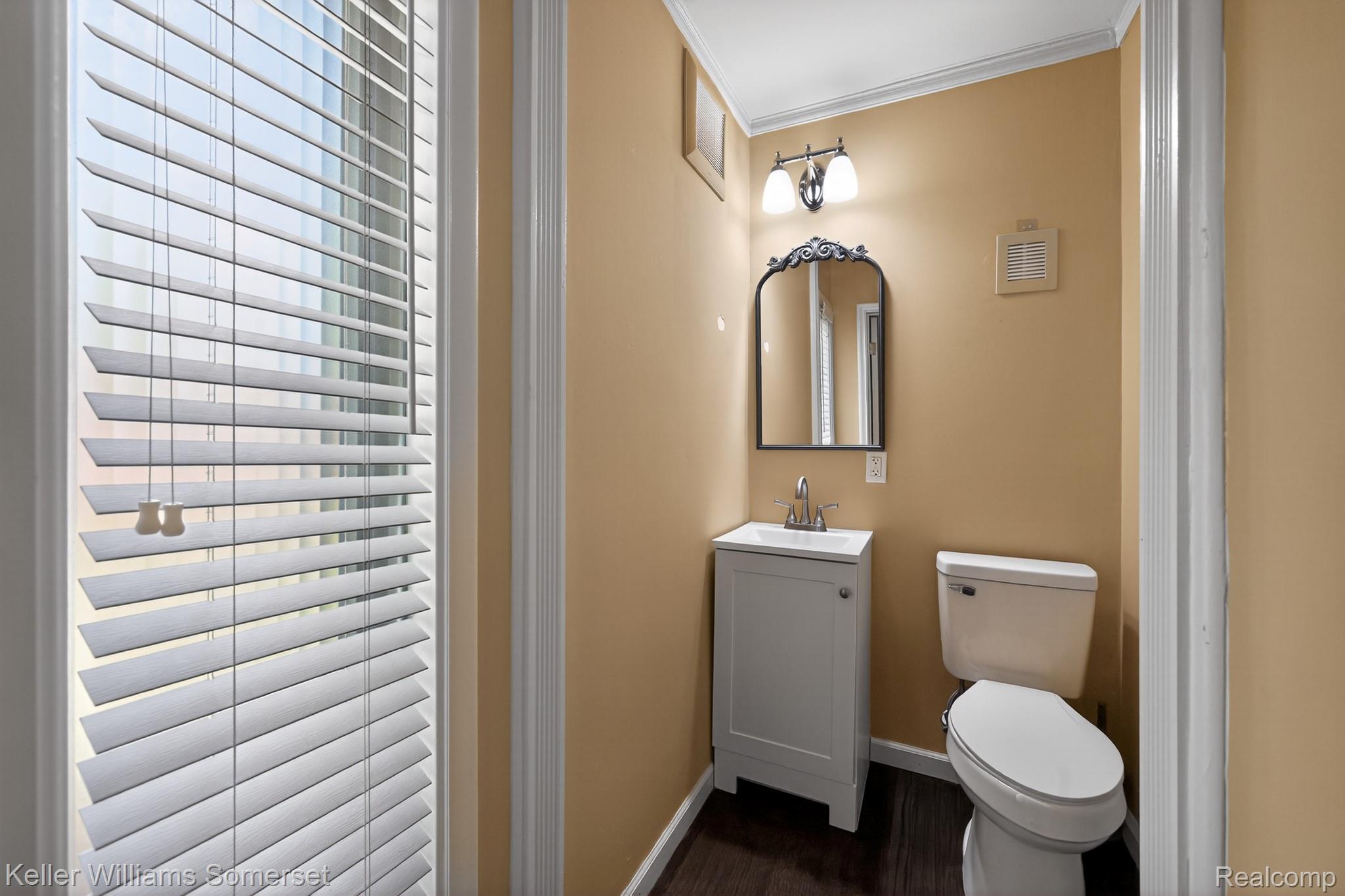 1681 Oxford Road Grosse Pointe, MI 48236 - Photo 15 of 25 1681_Oxford_Rd-Bathroom-P-09.jpg
