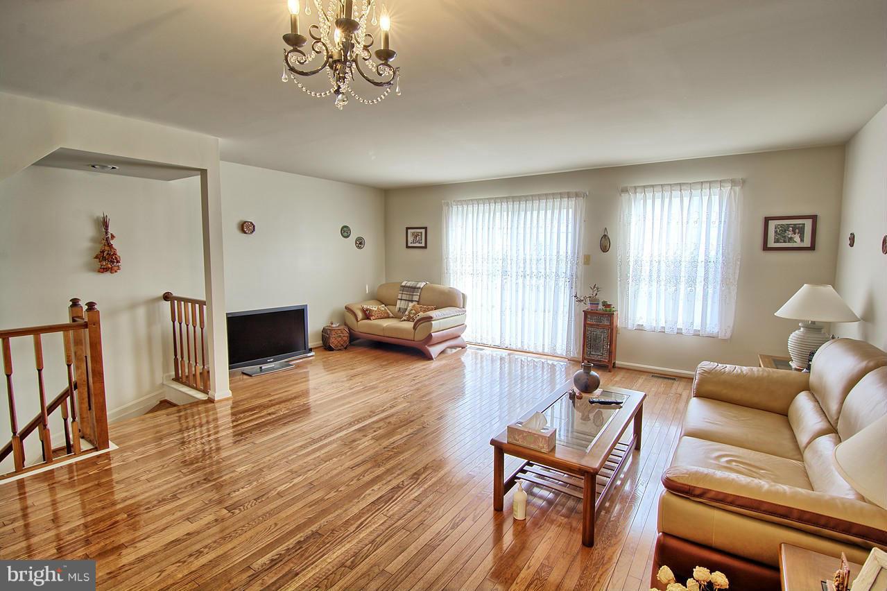 629 Brickston Road Reisterstown, MD 21136 - Photo 4 of 17 Living Room