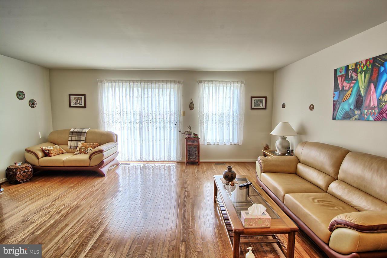 629 Brickston Road Reisterstown, MD 21136 - Photo 5 of 17 Living Room