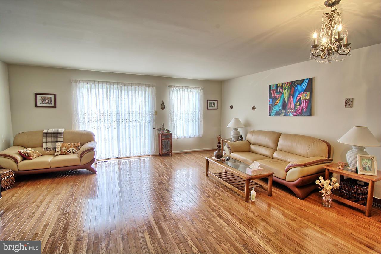 629 Brickston Road Reisterstown, MD 21136 - Photo 6 of 17 Living Room