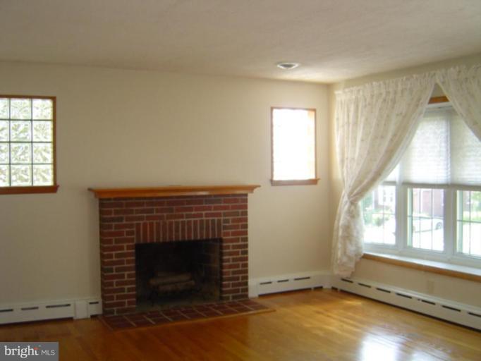 1517 Seling Avenue Rosedale, MD 21237 - Photo 7 of 21 Living Room