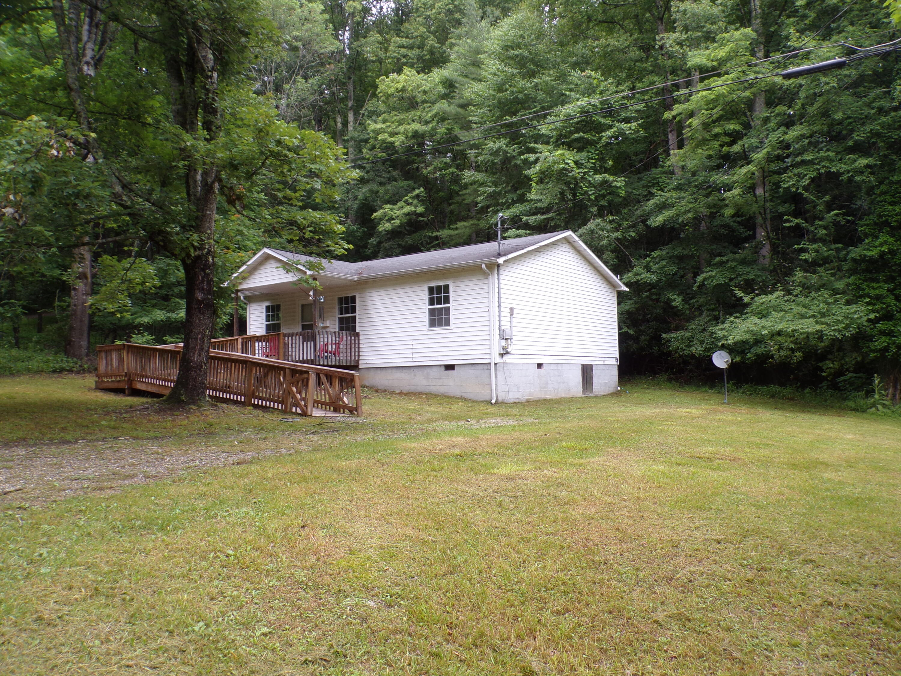 716 Eastridge Road Mountain City, TN 37683 - Photo 17 of 19 103_5933