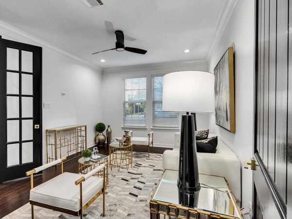 2523 Watts Street Houston, TX 77030 - Photo 11 of 45 a living room with furniture