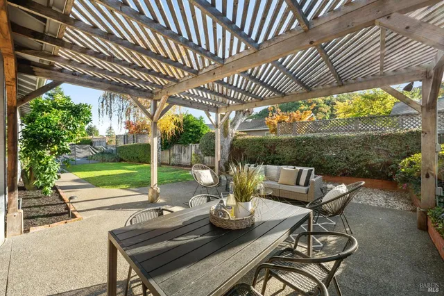 $1,245,000 | 479 Calle De La Mesa, Novato, CA 94949