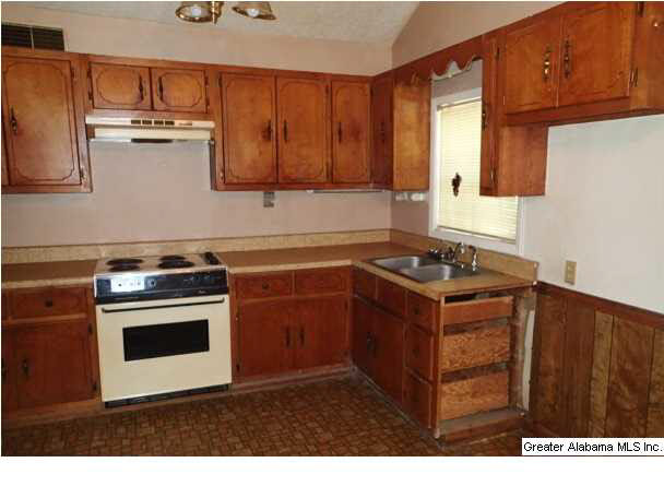 34 Upton Lane Sylacauga, AL 35151 - Photo 5 of 10