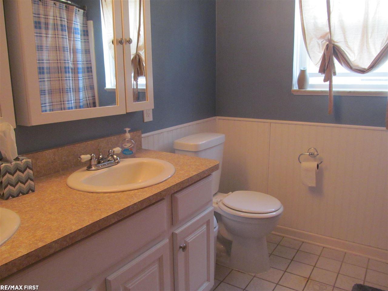 2002 Massoit Road Royal Oak, MI 48073 - Photo 18 of 24 31292152-17.JPG