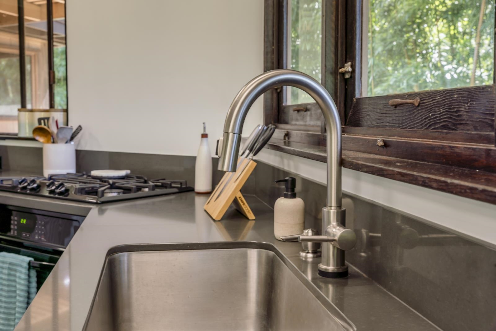 60 Lepo Place Haiku, HI 96708 - Photo 11 of 47 a close view of a sink and a stove