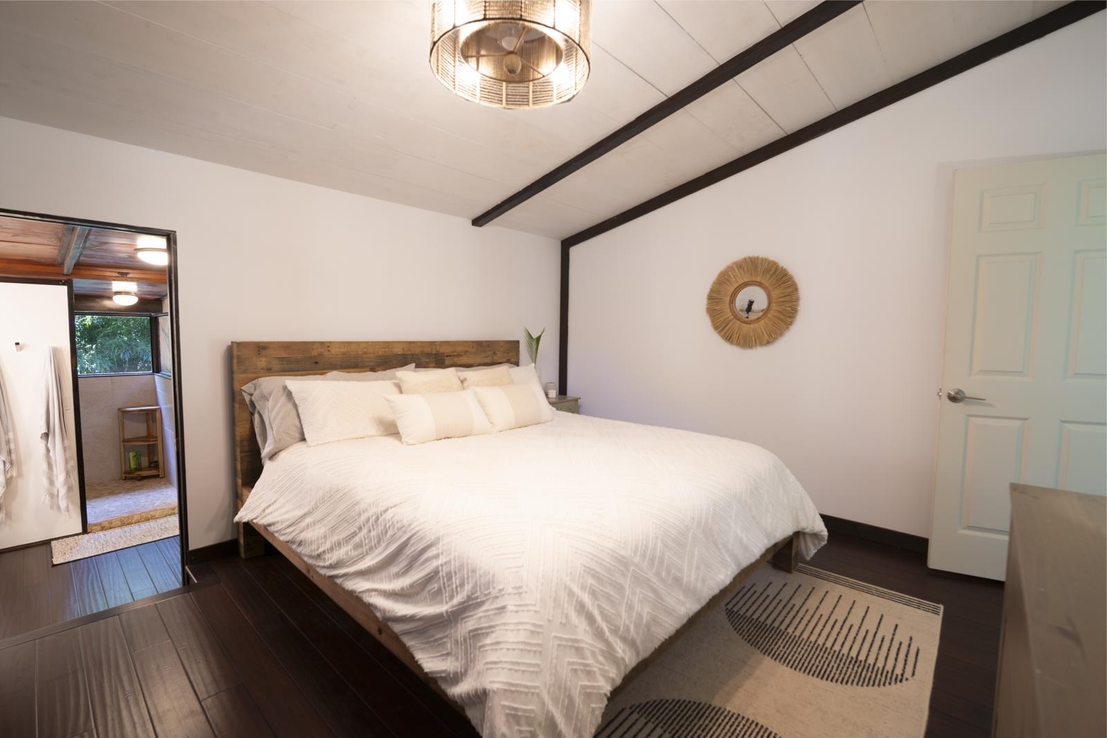 60 Lepo Place Haiku, HI 96708 - Photo 14 of 47 a bedroom with a bed and a lamp