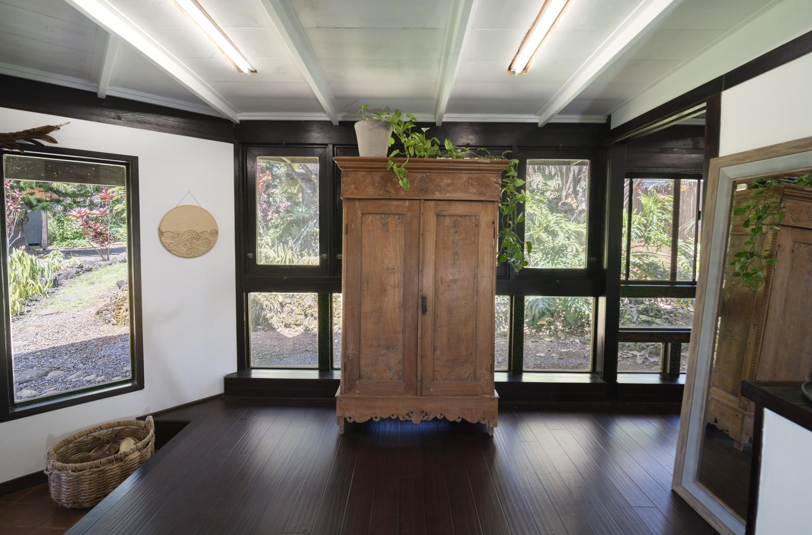 60 Lepo Place Haiku, HI 96708 - Photo 20 of 47 a view of lobby with furniture and floor to ceiling window
