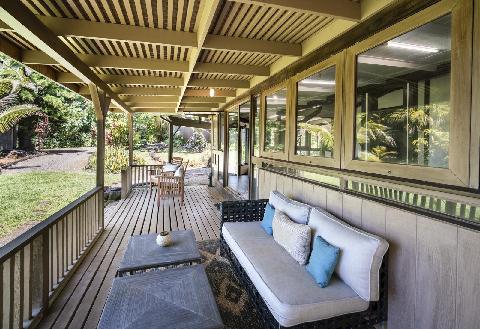 60 Lepo Place Haiku, HI 96708 - Photo 23 of 47 a view of porch with seating space