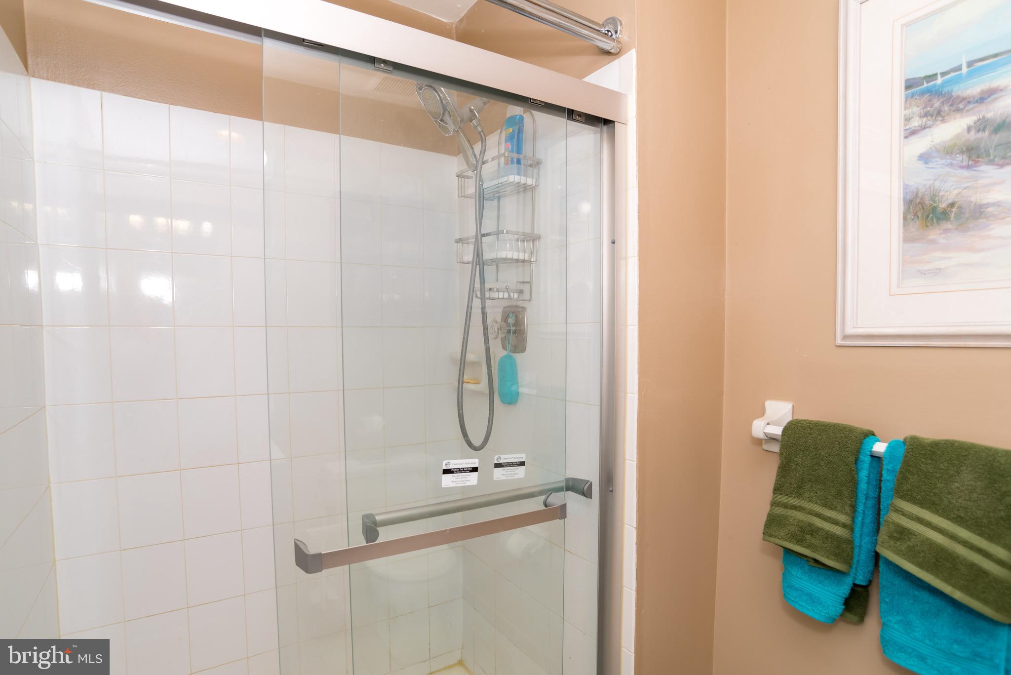 54304 Delaire Landing Road, Unit 304 Philadelphia, PA 19114 - Photo 16 of 29 Master Bathroom