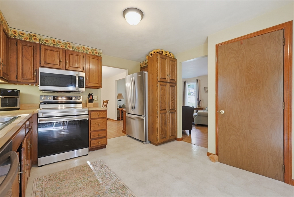 7 Hazeltine Road Upton, MA 01568 - Photo 5 of 42