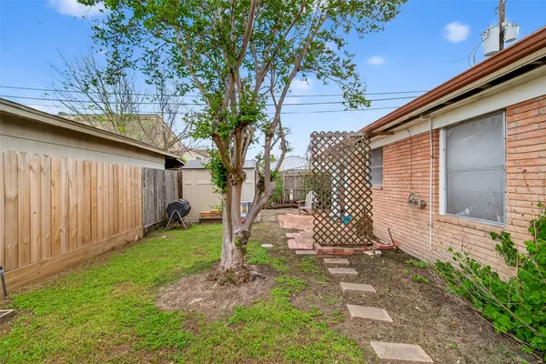 $1,800 | 3428 Bradford Street, Houston, TX 77025