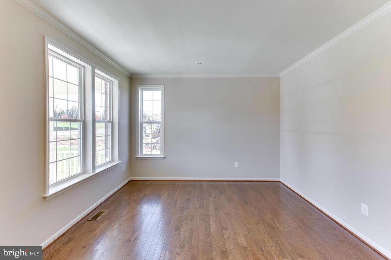 1032 Briggs Chaney Road Silver Spring, MD 20905 - Photo 5 of 30 Office/Sitting Area