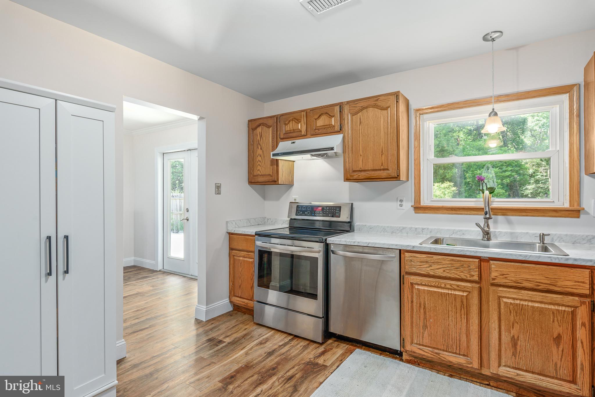 902 East Roanoke Road Sterling, VA 20164 - Photo 12 of 41 Gallery Image 12