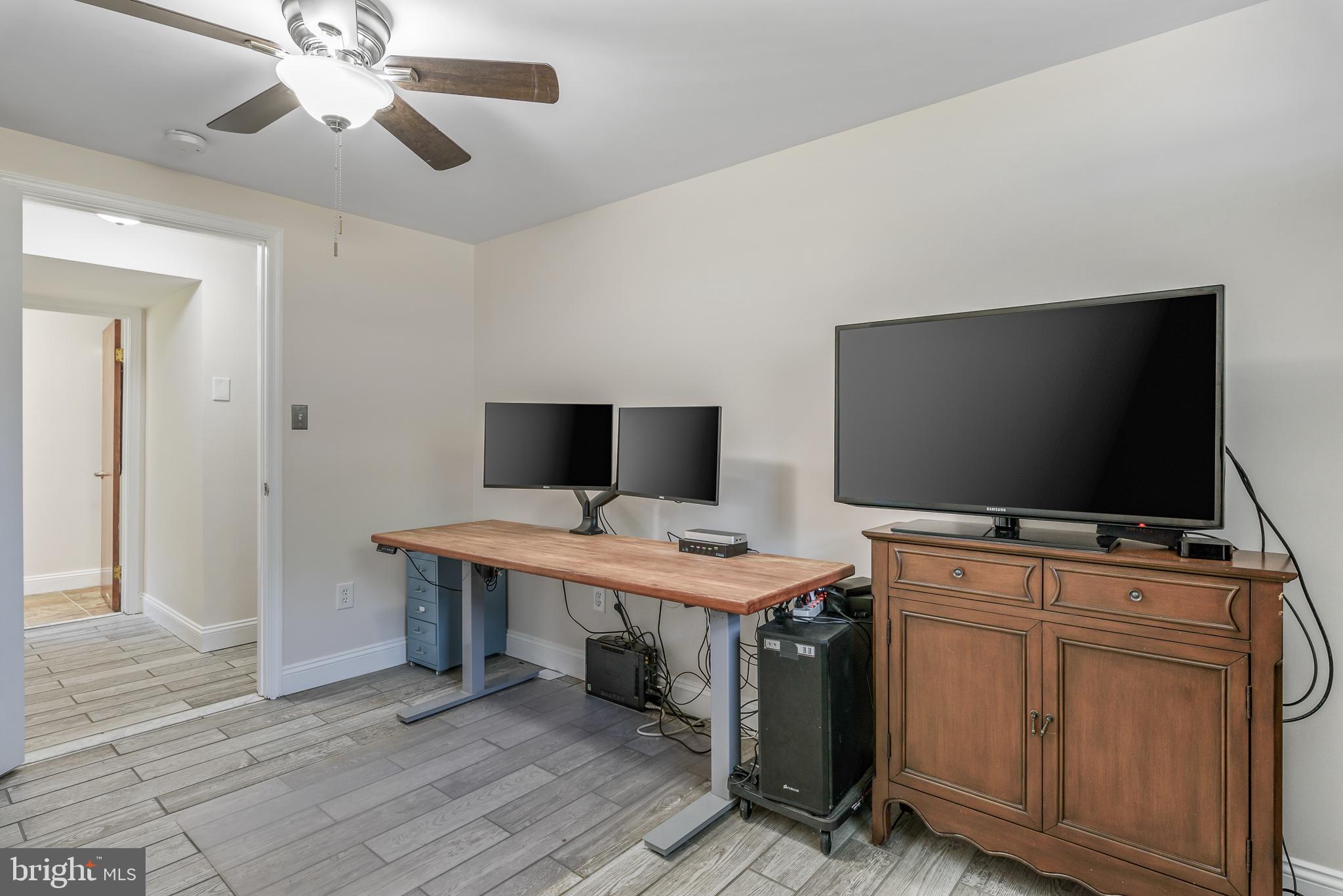 902 East Roanoke Road Sterling, VA 20164 - Photo 31 of 41 Gallery Image 31