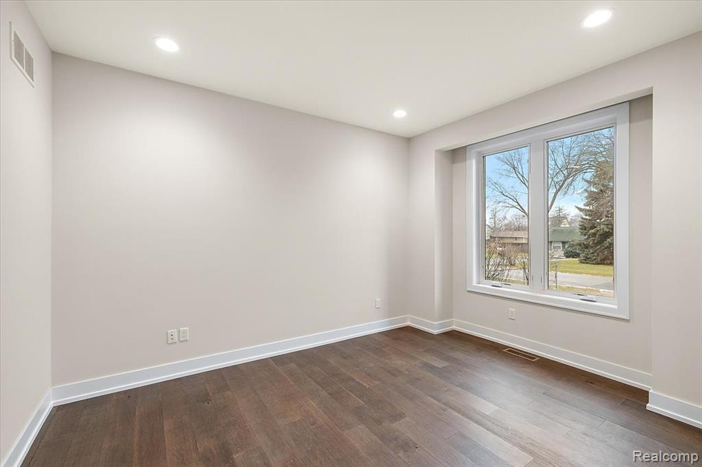 2921 Walsh Drive Rochester, MI 48309 - Photo 6 of 64
