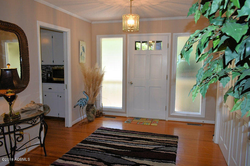 642 Dolphin Road Fripp Island, SC 29920 - Photo 2 of 27 Foyer