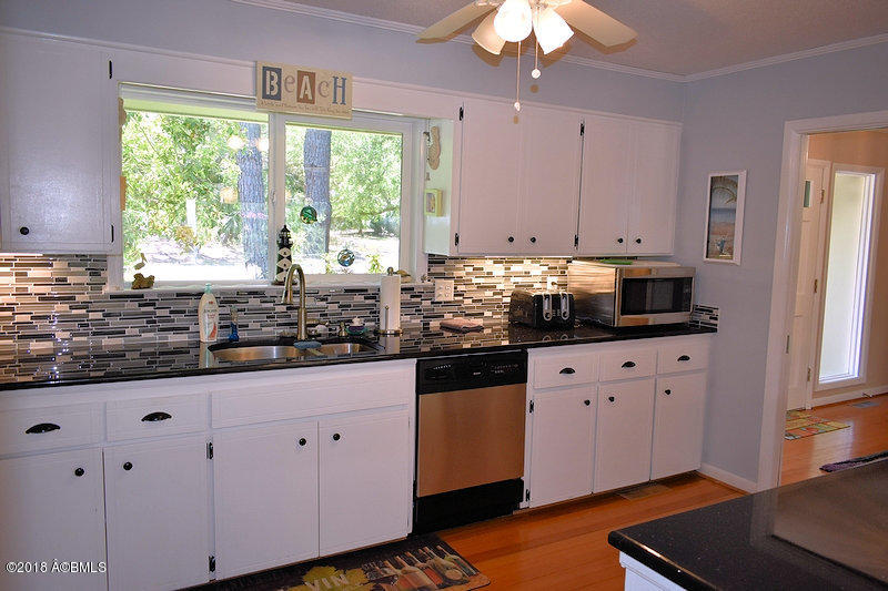 642 Dolphin Road Fripp Island, SC 29920 - Photo 9 of 27 Kitchen