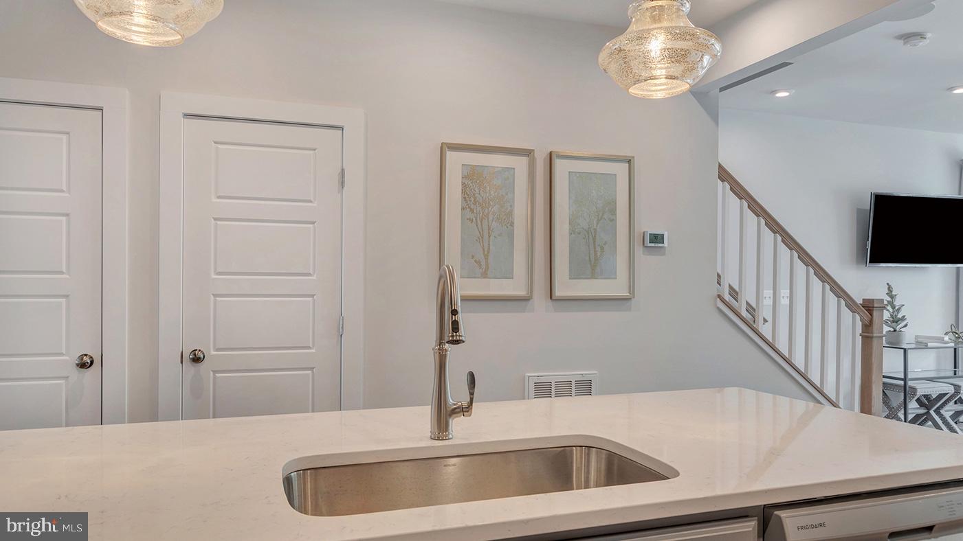 4057 Legato Road Fairfax, VA 22033 - Photo 6 of 30 Gallery Image 6