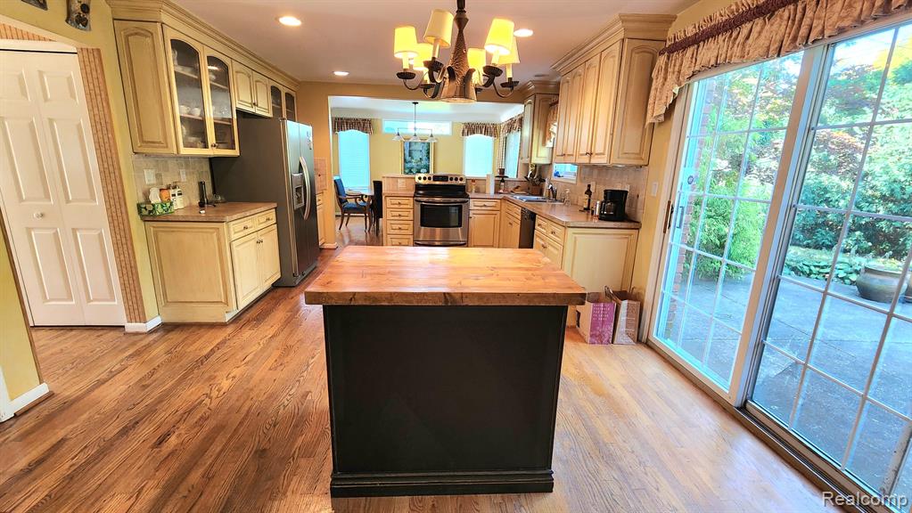608 Canterbury Road Grosse Pointe Woods, MI 48236 - Photo 5 of 28