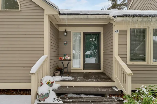 $850,000 | 42 Point Breeze Road, Wolfeboro, NH 03894